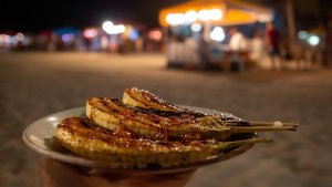 Serunya Wisata Kuliner Malam di Makassar, dari Pisang Epe sampai Seafood